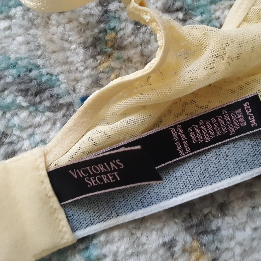 Victoria's Secret Perfect Shape Push Up 34C - Picture 2 of 5